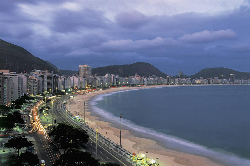 无人,横图,俯视,室外,白天,度假,海洋,美景,日落,水,植物,城市风光,城市,建筑,路,路灯,摩天大楼,巴西,海岸线,景观,流水,云,图像,娱乐,树,风景,天空,自然,黄昏,地标建筑,享受,休闲,概念,办公大楼,景色,南美,放松,摄影,宁静,人造,照明设备,拉丁美洲,主题,美洲,里约热内卢,自然现象,视角,里约热内卢州,构图,潮汐,科巴卡巴纳海滩,海滩,彩图,高角度拍摄,旅行,时空