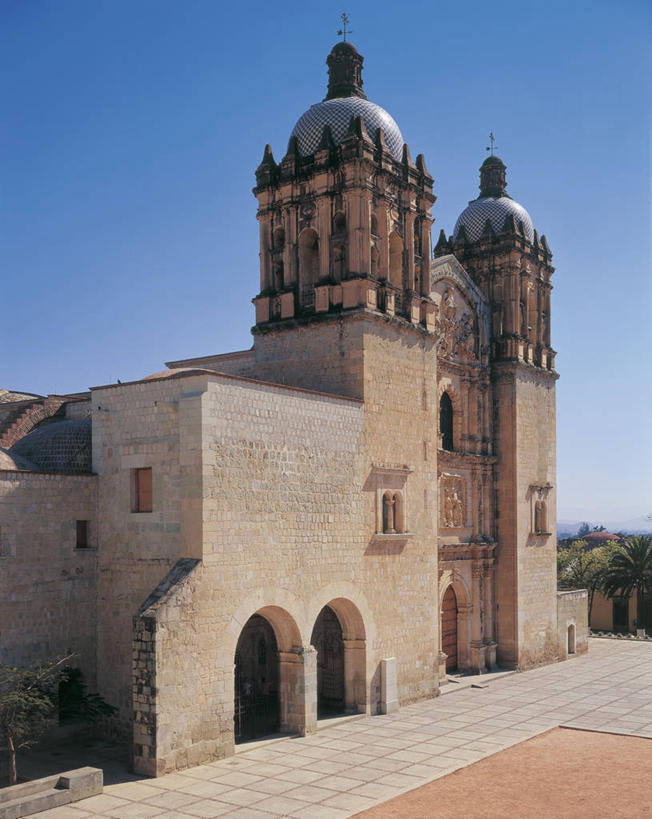 无人,教堂,竖图,室外,白天,城市,建筑,墨西哥,多米尼加,节日,拱门,尖顶,酒类,首都,图像,文化,酒,饮料,天空,祈祷,健康,许愿,摄影,宗教,信仰,纪念,祈求,人造,北美,北美洲,基督教,拉丁美洲,圆顶建筑,宗教建筑,都市风光,天主教,主题,美洲,巴洛克风格,万里无云,瓦哈卡州,瓦哈卡,圣多明戈,圣多明各,北亚美利加洲,亚美利加洲,蒸馏酒,烈酒,构图,多米尼加共和国,圣多明哥,灵性,平安,彩图,旅行,时空,国家特区,多京