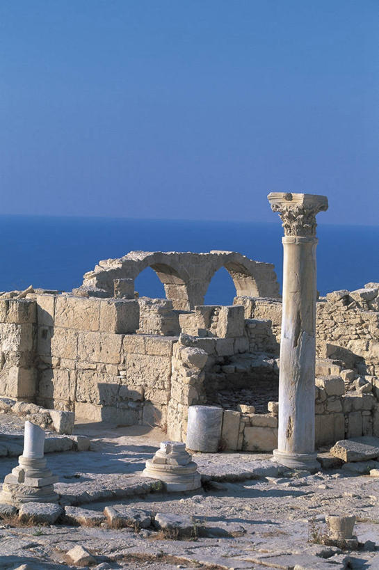 无人,教堂,竖图,室外,白天,海洋,水,建筑,塞浦路斯,亚洲,阴影,柱子,地平线,水平线,拱门,围墙,酒类,图像,历史,石墙,废墟,酒,饮料,蓝色,天空,摄影,宗教,考古学,中东,基督教,宗教建筑,地中海文化,南欧,希腊文化,主题,万里无云,蒸馏酒,烈酒,构图,古代文明,古代史,灵性,利马索尔,彩图,旅行,大教堂,时空,传统文化,状态