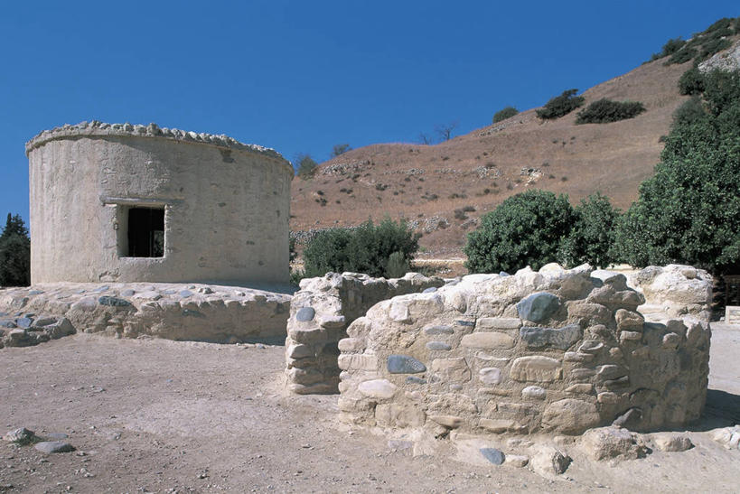 无人,横图,室外,白天,植物,建筑,塞浦路斯,亚洲,阴影,乡村,围墙,图像,历史,石墙,废墟,树,蓝色,天空,摄影,考古学,人造,中东,地中海文化,南欧,主题,万里无云,构图,古代文明,古代史,拉纳卡,彩图,旅行,石器时代,时空,传统文化,状态