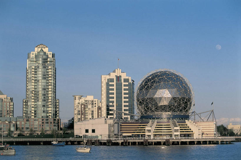 无人,博物馆,码头,横图,室外,白天,水,城市,港口,建筑,摩天大楼,船,加拿大,反射,科学,图像,天空,办公大楼,运输,摄影,人造,北美,圆顶建筑,都市风光,主题,美洲,自然现象,万里无云,构图,温哥华,大不列颠哥伦比亚,彩图,旅行,摆渡口,埠头,渡口,渡头,港湾,海港,货运码头,口岸,商港,时空,科学世界