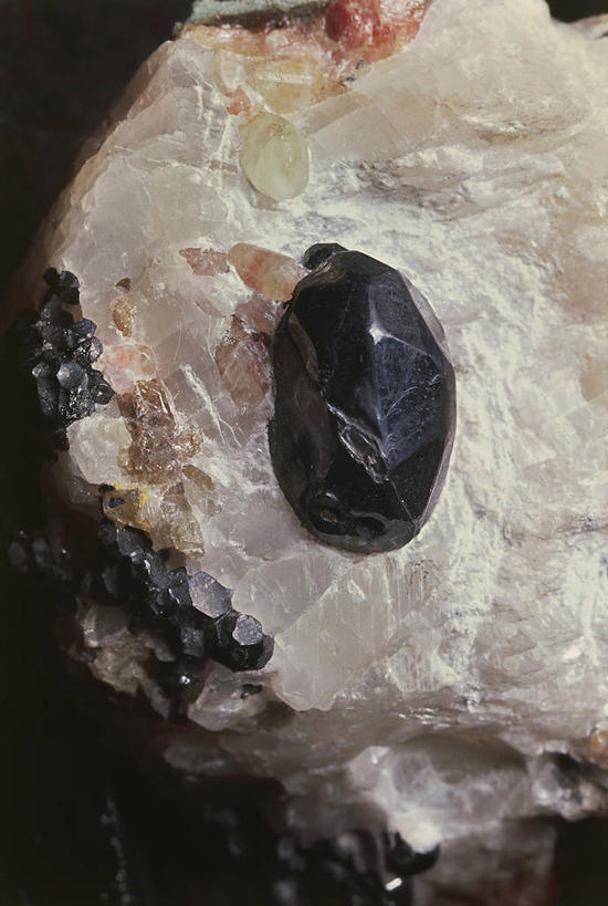 无人,竖图,室内,特写,黑色背景,粗糙,金属,图像,黑色,灰色,自然,鹅卵石,摄影,毛糙,主题,自然现象,干的,构图,地质学,矿物质,锌,自然地理,岩石,彩图,影棚拍摄,锰,粗拙,状态