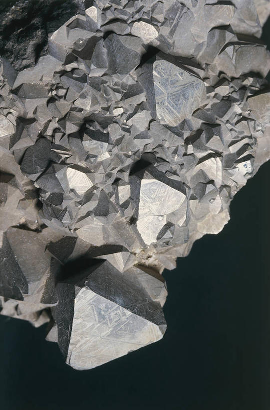 无人,竖图,室内,特写,黑色背景,图像,黑色,自然,摄影,主题,自然现象,构图,黄铁矿,火成岩,地质学,矿物质,自然地理,岩石,彩图,影棚拍摄