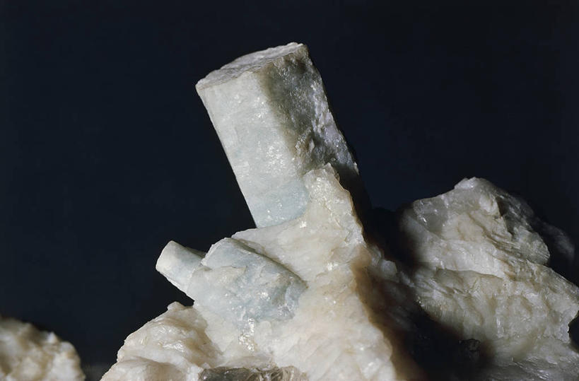 无人,横图,室内,特写,黑色背景,水晶,图像,黑色,自然,摄影,主题,自然现象,构图,地质学,矿物质,绿柱石,自然地理,岩石,彩图,影棚拍摄