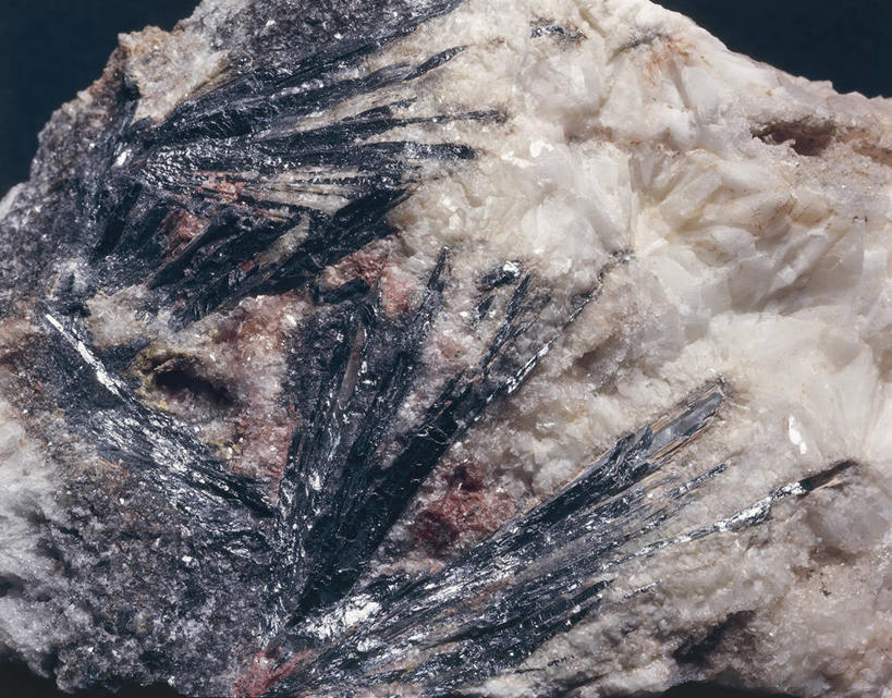 无人,横图,室内,特写,黑色背景,粗糙,图像,一个,黑色,自然,概念,摄影,单个,毛糙,主题,自然现象,构图,式样,地质学,想法,矿物质,变质岩,方解石,碳酸钙,自然地理,岩石,彩图,影棚拍摄,粗拙,状态