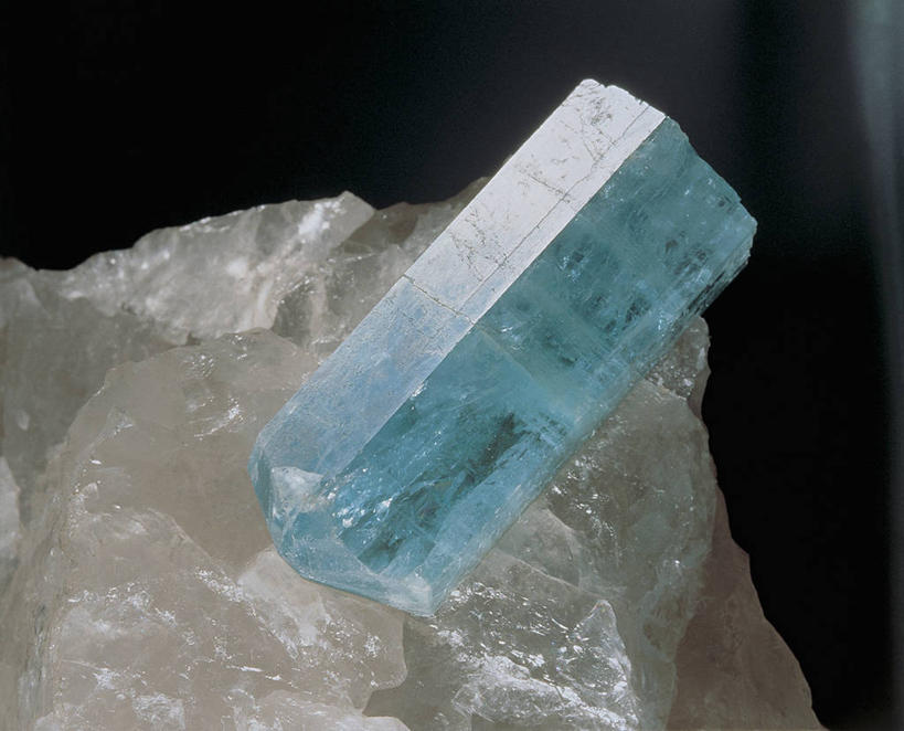 无人,横图,室内,特写,黑色背景,水晶,图像,一个,黑色,自然,概念,摄影,单个,主题,自然现象,构图,地质学,想法,矿物质,绿柱石,自然地理,岩石,彩图,影棚拍摄