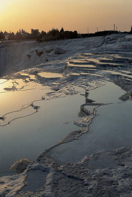 无人,竖图,俯视,室外,特写,旅游,度假,美景,水,土耳其,亚洲,粗糙,反射,地形,景观,图像,娱乐,自然,黄昏,享受,休闲,景色,放松,摄影,毛糙,中东,岩层,自然风光,主题,西亚,自然现象,视角,中东文化,土耳其文化,地貌,构图,地质学,矿物质,自然地理,岩石,彩图,高角度拍摄,棉花堡,时空,粗拙,土耳其共和国,状态,爱琴海地区