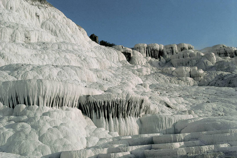 无人,横图,室外,特写,白天,土耳其,亚洲,阴影,粗糙,图像,天空,自然,摄影,毛糙,中东,主题,西亚,自然现象,沉积岩,万里无云,构图,石灰石,地质学,矿物质,自然地理,岩石,彩图,旅行,棉花堡,时空,粗拙,土耳其共和国,状态,爱琴海地区