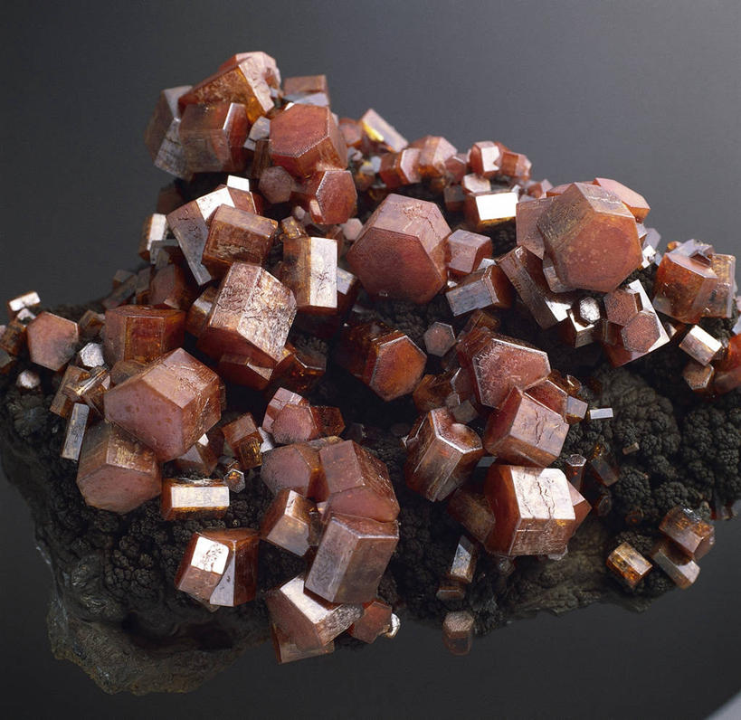 无人,横图,室内,特写,黑色背景,粗糙,反射,图像,一个,黑色,摄影,单个,矿产,毛糙,矿物,自然现象,构图,地质学,矿物质,自然地理,岩石,彩图,影棚拍摄,时空,粗拙,状态,金属矿产