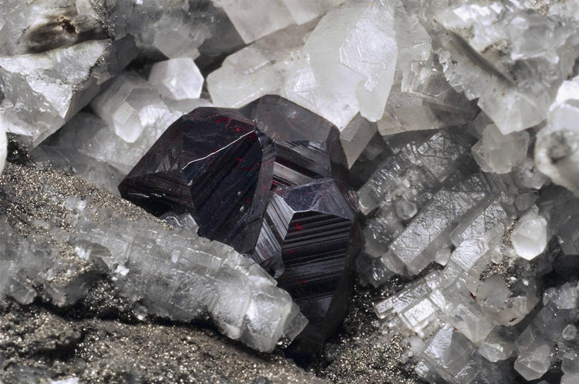 无人,横图,室内,特写,背景,静物,粗糙,固体,矿石,图像,自然,摄影,矿产,贵重,毛糙,宝石,矿物,主题,自然现象,构图,宝贵,地质学,矿物质,观赏石,自然地理,岩石,彩图,全画面,全框架,全帧,银矿,深红银矿,时空,全画幅,粗拙,状态,金属矿产