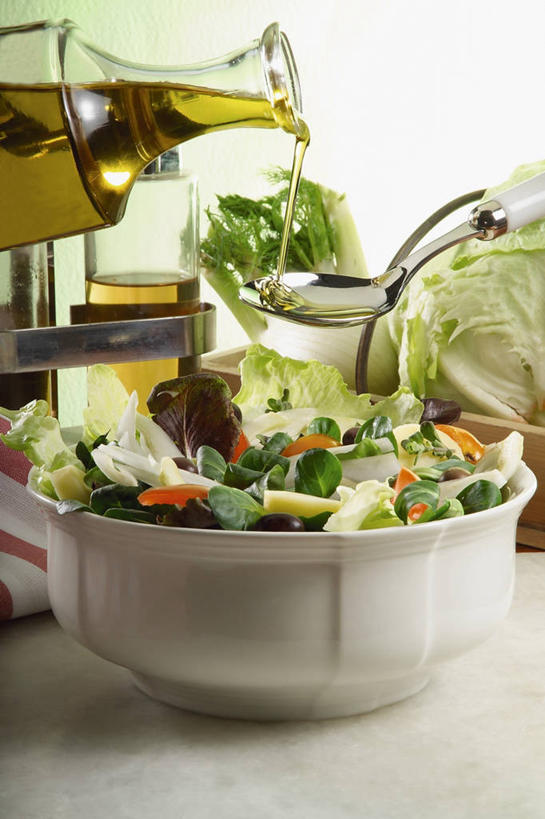 无人,竖图,室内,特写,蔬菜,静物,倒,透明,食用油,沙拉,饮食,汤匙,碗,摄影,生活方式,广口瓶,健康食物,彩图