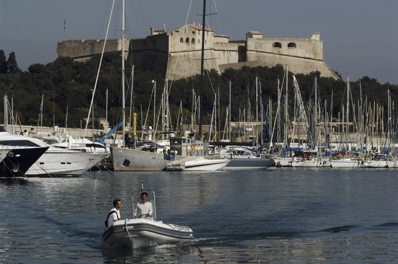 两个人,横图,室外,海洋,船,法国,欧洲,停靠,朦胧,模糊,历史,运输,摄影,普罗旺斯,要塞,地中海文化,停泊,滨海阿尔卑斯,彩图,大教堂,海港,安提布,勒皮主教座堂,过去