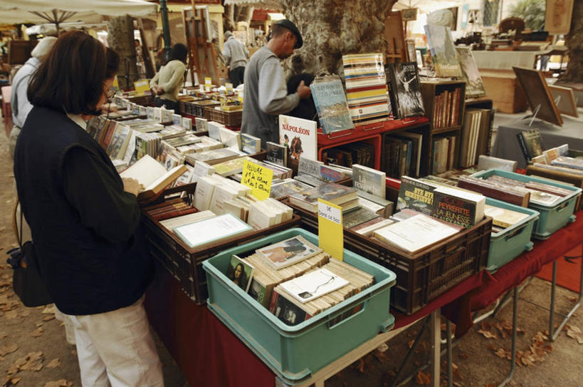 人群,书店,站,横图,室内,侧面,商务,消费,法国,欧洲,五个人,丰富,市场,拿着,货摊,顾客,决定,零售,读书,摄影,挑选,普罗旺斯,地中海文化,购买,文学,选择,圣曹菲,滨海阿尔卑斯,板条箱,男人,女人,书,彩图