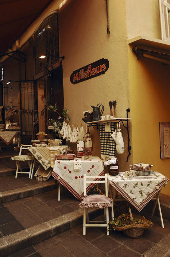 无人,竖图,室外,白天,桌子,城市,建筑,椅子,法国,欧洲,古城,桌布,摄影,普罗旺斯,地中海文化,法国文化,尼斯,露天咖啡馆,彩图