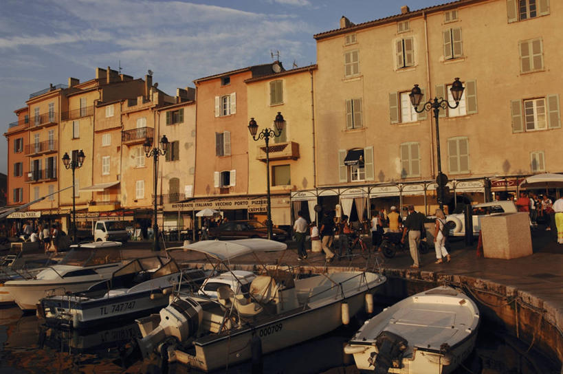 码头,站,横图,室外,河流,城市,建筑,路灯,船,法国,欧洲,停靠,朦胧,模糊,云,许多人,天空,一群人,运输,摄影,普罗旺斯,地中海文化,停泊,圣曹菲,瓦尔省,步行,彩图,旅行,海港