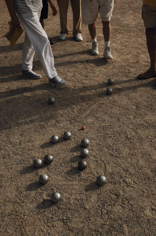 腿,站,竖图,室外,白天,锻炼,运动,法国,欧洲,五个人,阴影,朦胧,模糊,速度,休闲装,娱乐,运动器械,健身器械,力量,平衡,人体,摄影,张开双腿,技巧,协调,部分,普罗旺斯,地中海文化,健身器材,灵敏,柔韧,滨海阿尔卑斯,趣味,耐力,抗争,地掷球,滚球,展开双腿,体育,休闲活动,彩图,健身,运动器材,伸展双腿,法式滚球