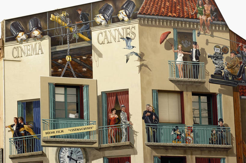 无人,栏杆,坐,横图,室外,白天,仰视,通讯,技术,阳台,建筑,法国,欧洲,戛纳,阴影,标志,符号,伞,屋顶,瓦,拿着,标识,钟塔,壁画,摄影,普罗旺斯,地中海文化,滨海阿尔卑斯,性别符号,彩图,低角度拍摄,男性符号,电视摄像机