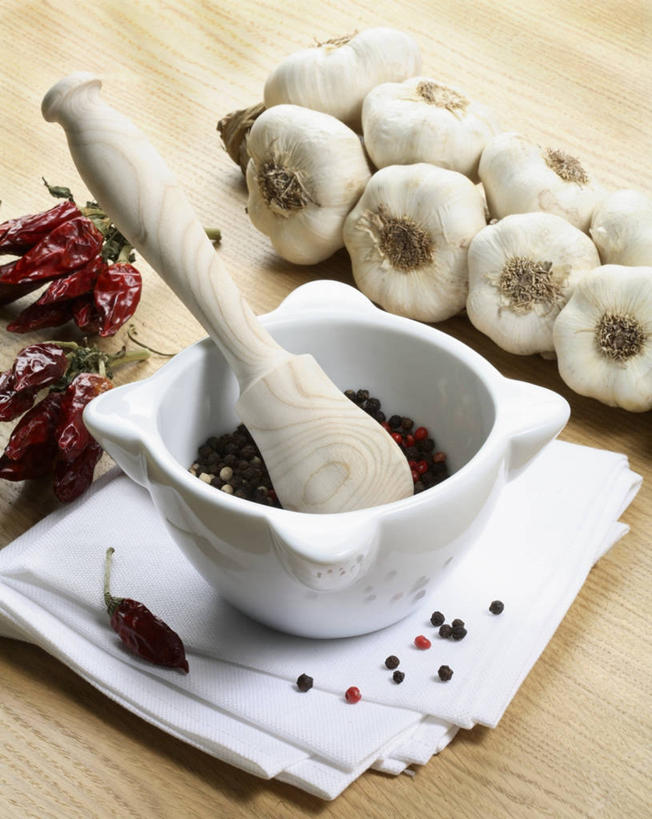 无人,竖图,室内,特写,桌子,静物,木制,设备,饮食,物品,餐巾,摄影,活动,研磨器,红辣椒,大蒜,彩图