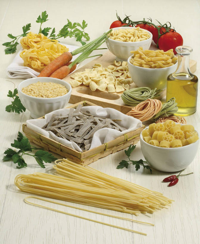 无人,竖图,室内,特写,蔬菜,西红柿,静物,叶子,生食,橄榄油,饮食,瓶子,碗,摄影,意大利细面条,彩图