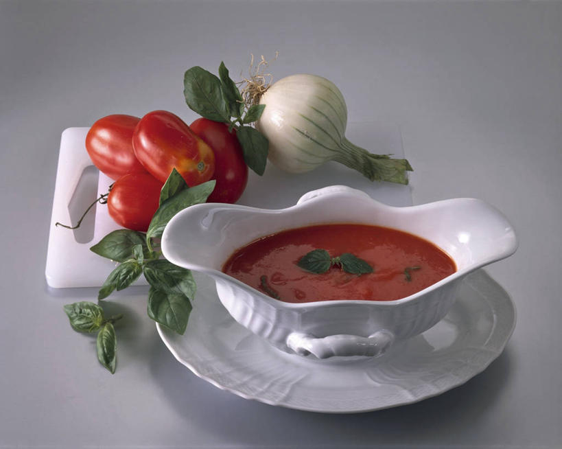 无人,横图,室内,特写,蔬菜,西红柿,洋葱,静物,叶子,调料,蔬菜汤,汤碗,饮食,盘子,番茄沙司,摄影,健康食物,彩图,影棚拍摄