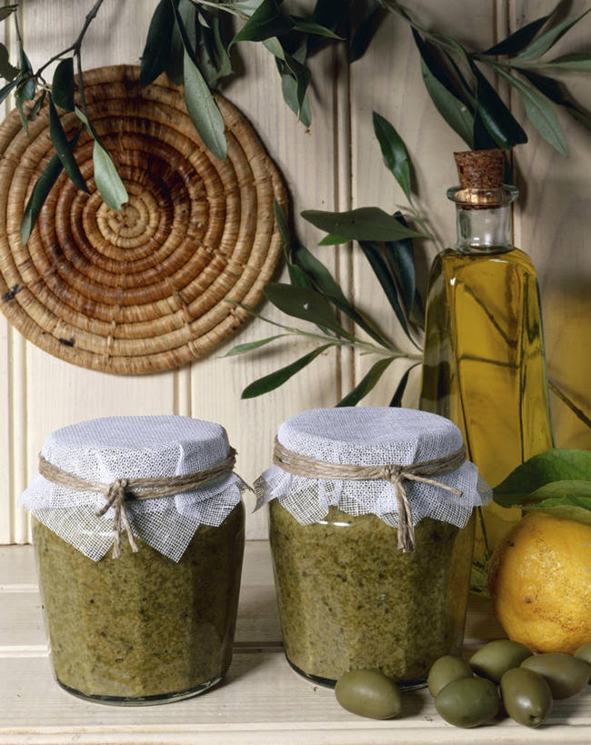 无人,竖图,室内,特写,叶子,覆盖,透明,食用油,橄榄油,餐盘,饮食,瓶子,摄影,生活方式,绿橄榄,广口瓶,健康食物,彩图