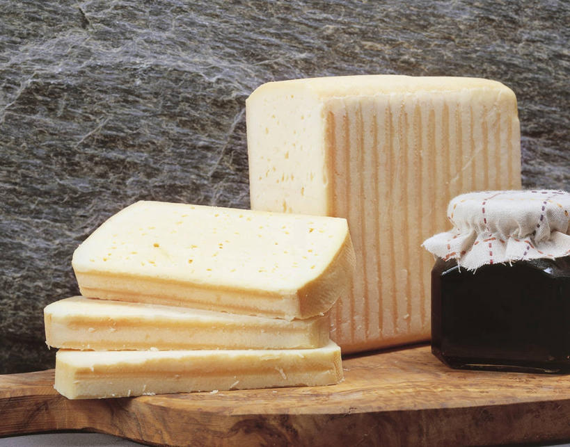 点心,面包,奶酪,无人,横图,室内,特写,丹麦,欧洲,切开,堆叠,食品,面点,案板,吐司,饮食,食物,糕点,切,摄影,生活方式,法式面包,奶制品,地中海文化,剖面,吐司面包,广口瓶,切面,健康食物,彩图,影棚拍摄,多士,听型面包