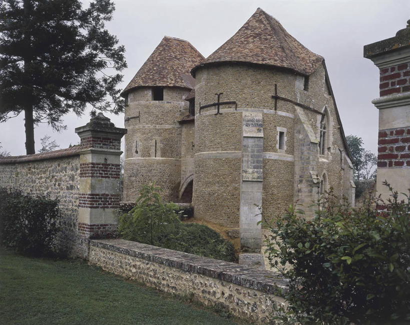 无人,横图,室外,白天,仰视,建筑,法国,欧洲,城堡,历史,石墙,草,树,天空,摄影,地中海文化,万里无云,诺曼底,上诺曼底,彩图,低角度拍摄,过去