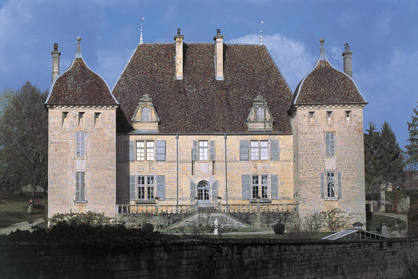 无人,横图,俯视,室外,白天,窗户,建筑,法国,欧洲,城堡,墙,云,围墙,尖顶,历史,砖墙,树,天空,自然,摄影,西欧,地中海文化,法兰西,法兰西共和国,法兰西第五共和国,弗朗什.孔泰,弗朗什.孔泰大区,彩图,高角度拍摄,罗讷.阿尔卑斯,罗讷.阿尔卑斯大区,过去