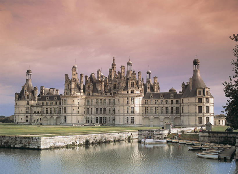 无人,宫殿,码头,横图,室外,白天,草坪,湖,多云,港口,建筑,法国,欧洲,反射,城堡,云,尖顶,天气,文艺复兴,历史,天空,地标建筑,摄影,气候,要塞,地中海文化,华贵,法国文化,卢瓦尔河谷,香波城堡,彩图,摆渡口,埠头,渡口,渡头,港湾,海港,货运码头,口岸,商港,过去