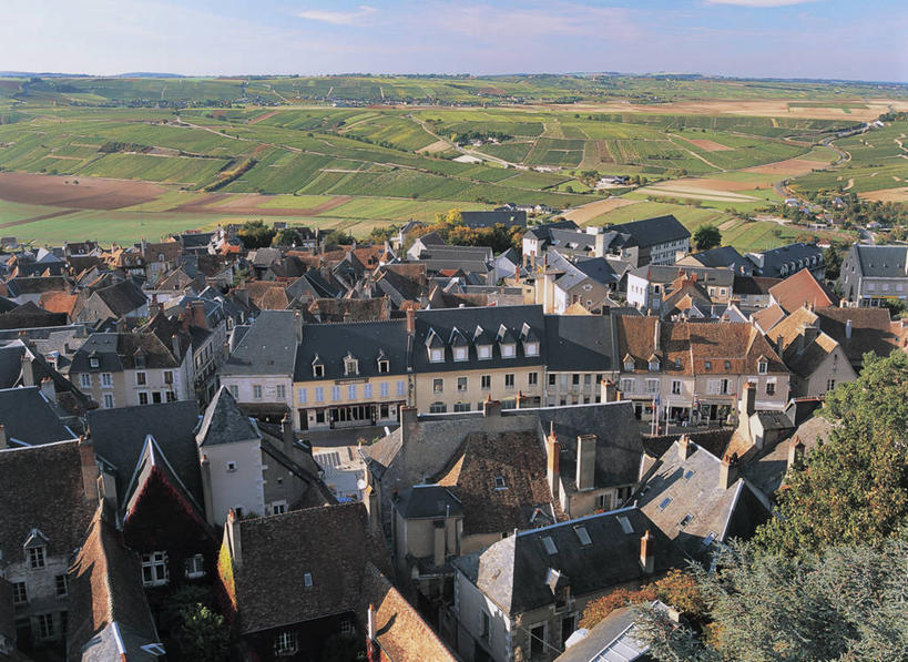 无人,横图,俯视,室外,白天,旅游,度假,美景,建筑,法国,欧洲,房屋,屋顶,地平线,地形,景观,云,城镇,辽阔,地面,娱乐,天空,自然,享受,休闲,广阔,景色,放松,摄影,一望无际,住房,地中海文化,自然风光,延伸,法国文化,卢瓦尔河谷,天地相交,无边无际,一马平川,桑塞尔,彩图,高角度拍摄,传统文化