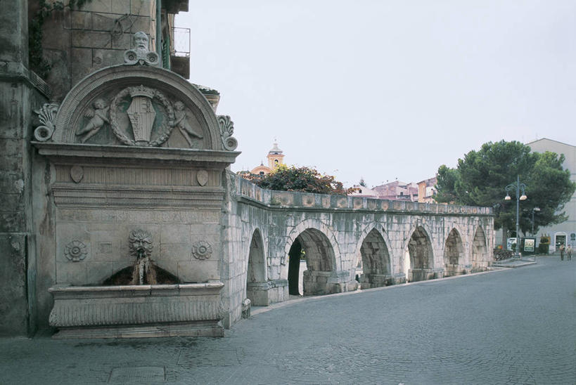 无人,横图,室外,白天,水,建筑,喷泉,意大利,欧洲,拱门,沟渠,历史,树,天空,摄影,地中海文化,意大利文化,古代文明,彩图,过去