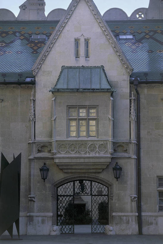 无人,竖图,室外,白天,窗户,城市,建筑,欧洲,斯洛伐克,大门,首都,历史,灯,天空,打开,摄影,开启,布拉迪斯拉发,彩图,过去