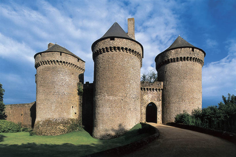 无人,横图,室外,白天,建筑,法国,欧洲,阴影,城堡,云,拱门,围墙,尖顶,历史,树,天空,摄影,西欧,地中海文化,法兰西,法兰西共和国,法兰西第五共和国,卢瓦尔河,罗亚尔河,彩图,过去