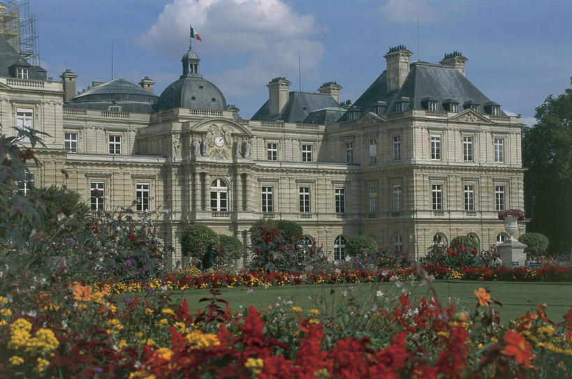 无人,宫殿,横图,室外,白天,窗户,建筑,法国,巴黎,欧洲,云,首都,历史,花,树,天空,自然,地标建筑,摄影,园林,地中海文化,清新,华贵,法国文化,巴洛克风格,法兰西岛大区,彩图,参议院,过去