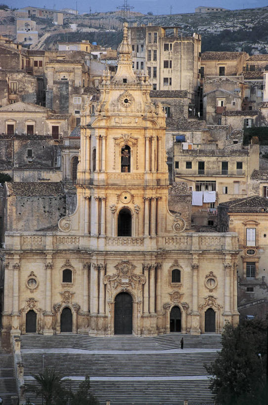 无人,教堂,竖图,俯视,室外,白天,城市,建筑,意大利,欧洲,节日,拱门,文化,树,祈祷,健康,许愿,摄影,宗教,信仰,纪念,祈求,基督教,西西里,宗教建筑,地中海文化,天主教,意大利文化,灵性,圣乔治教堂,平安,彩图,高角度拍摄