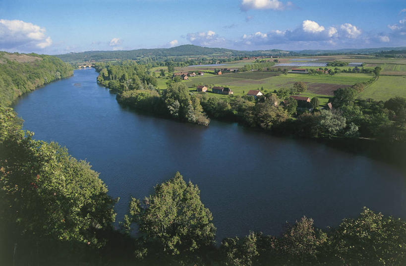 无人,横图,俯视,室外,白天,河流,美景,法国,欧洲,房屋,地平线,地形,景观,流水,田地,辽阔,地面,树,天空,自然,广阔,景色,摄影,流动,宁静,一望无际,住房,西欧,地中海文化,法兰西,自然风光,延伸,法兰西共和国,阿基坦,天地相交,法兰西第五共和国,无边无际,一马平川,亚魁当,阿基坦大区,多尔多涅,彩图,高角度拍摄,多尔多涅河