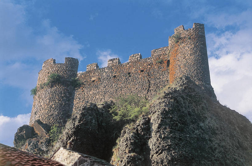 无人,横图,室外,白天,仰视,建筑,法国,欧洲,城堡,云,围墙,历史,废墟,天空,摄影,考古学,地中海文化,古代文明,奥弗涅,彩图,低角度拍摄,过去