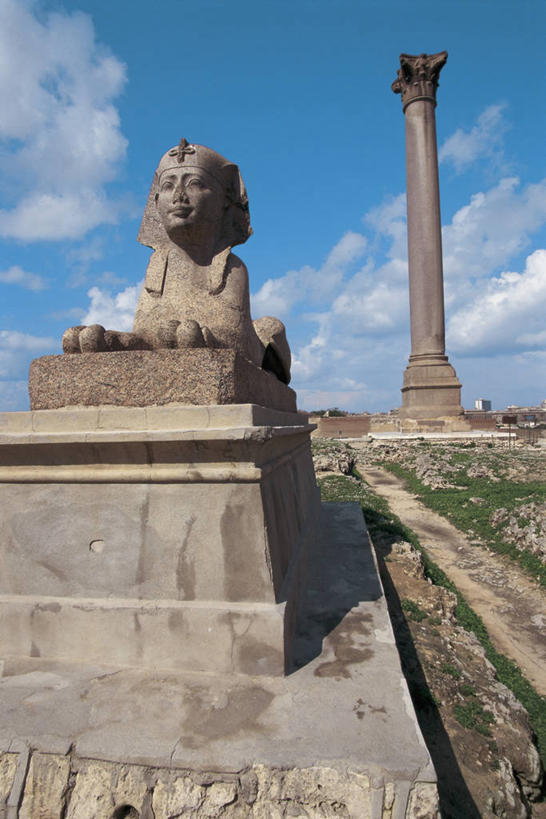 无人,竖图,室外,白天,神秘,建筑,雕塑,非洲,埃及,雕像,柱子,云,历史,废墟,古代,天空,地标建筑,摄影,中东,地中海文化,埃及文化,亚历山大港,斯芬克斯,古埃及文明,古代文明,彩图,过去
