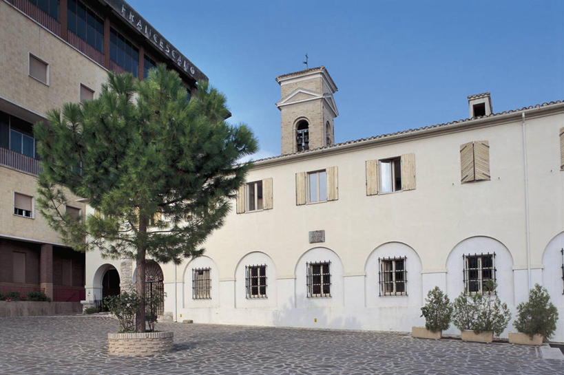 无人,横图,室外,白天,窗户,建筑,意大利,欧洲,节日,拱门,文化,树,祈祷,健康,许愿,摄影,宗教,信仰,纪念,祈求,基督教,地中海文化,天主教,修道院,信念,意大利文化,灵性,马尔凯大区,神学院,修院,隐修院,平安,彩图