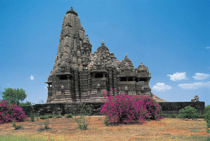 无人,寺庙,横图,室外,白天,城市,建筑,印度,亚洲,云,草,树,天空,地标建筑,摄影,宗教,宗教建筑,南亚,印度文化,印度教,印度共和国,灵性,中央邦,克久拉霍,彩图,卡久拉霍神庙