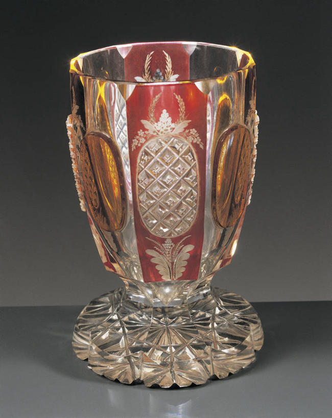 无人,竖图,室内,特写,餐具,欧洲,捷克,装饰,光线,光芒,一个,工艺品,摄影,单个,葡萄酒杯,中欧,捷克共和国,圣餐杯,波西米亚,式样,美术工艺,设计,玻璃杯,彩图,影棚拍摄