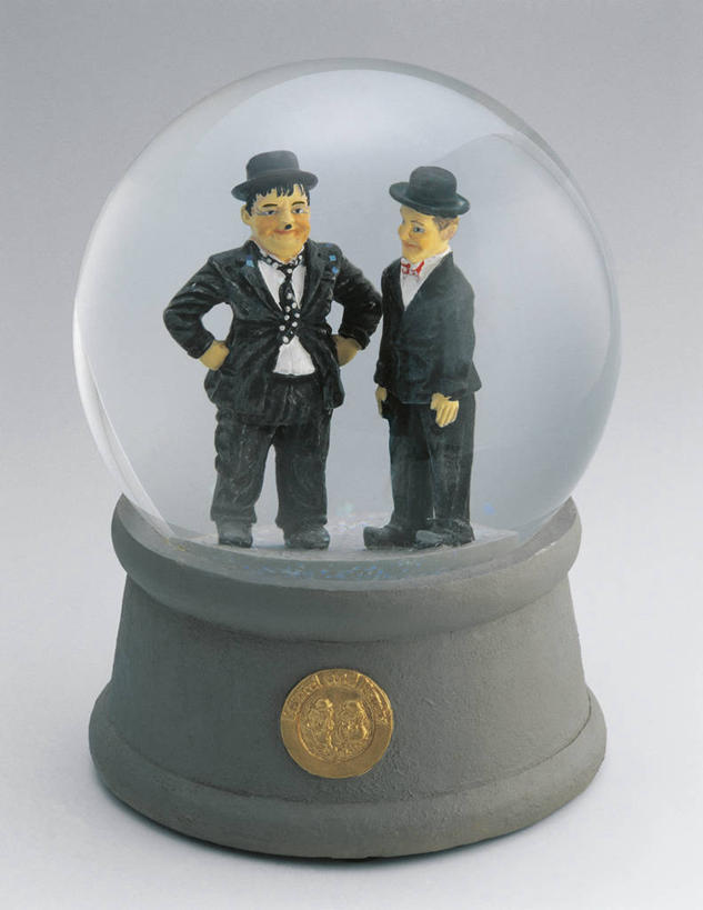 无人,演员,站,竖图,室内,特写,玩具,雕塑,美国,形状,艺术,装饰,透明,标志,雕刻,雕像,符号,商品,表演者,标识,一个,纪念品,工艺品,球体,力量,摄影,单个,纪念,幽默,美术,创造力,北美,北美洲,记忆,主题,美洲,陈列,功能,美学,北亚美利加洲,亚美利加洲,雪花球,肯塔基,肯塔基州,青草之州,性别符号,三维图形,几何形状,劳雷尔县,彩图,影棚拍摄,喜剧演员,美利坚合众国,男性符号,名声,传媒