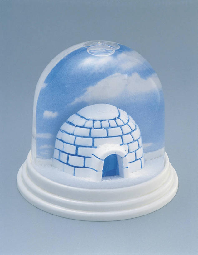 无人,竖图,室内,特写,建筑,玩具,雕塑,艺术,装饰,透明,雕刻,雕像,商品,房屋,墙,屋子,云,文化,砖墙,一个,天空,纪念品,工艺品,摄影,单个,纪念,美术,创造力,记忆,主题,陈列,功能,美学,雪花球,雪屋,想法,彩图,影棚拍摄,房子,小屋