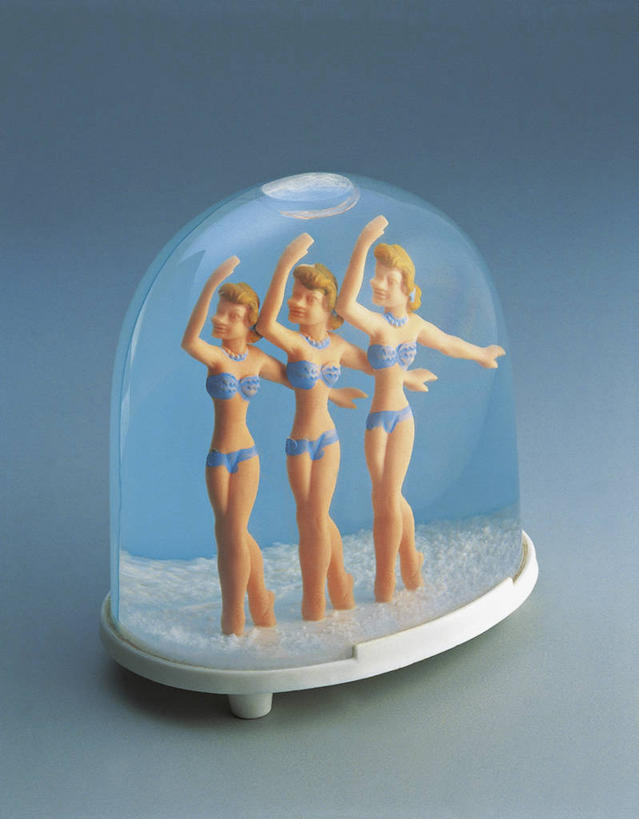 成年人,无人,站,竖图,室内,特写,泳装,比基尼,玩具,雕塑,艺术,装饰,透明,雕刻,雕像,商品,一个,衣服,纪念品,工艺品,摄影,单个,纪念,美术,创造力,记忆,主题,陈列,功能,美学,雪花球,想法,彩图,影棚拍摄