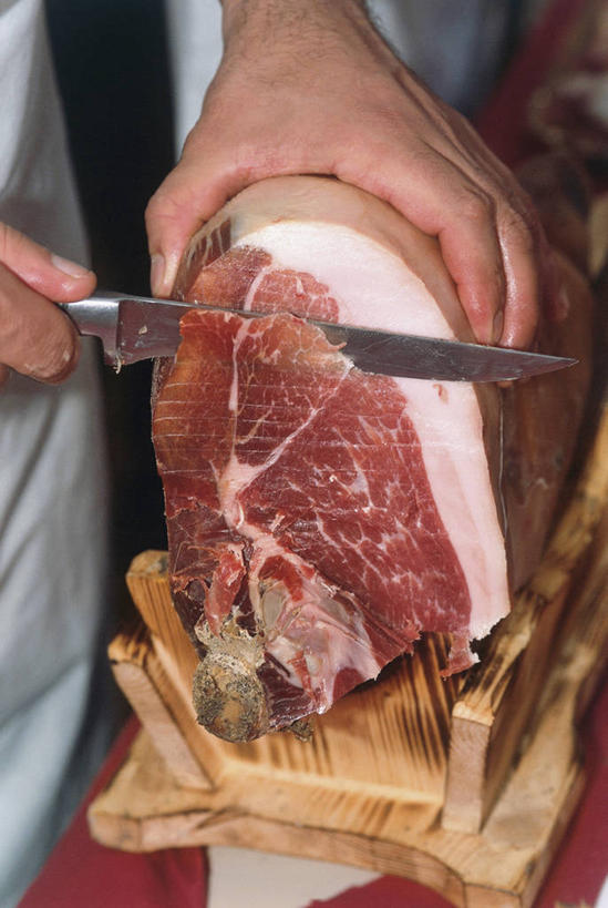 点心,面包,成年人,手,一个人,竖图,室内,特写,正面,商务,消费,意大利,葡萄牙,欧洲,仅一个男性,切开,朦胧,模糊,肉,生食,食品,面点,案板,意大利食品,拿着,吐司,火腿,猪肉,饮食,食物,糕点,切,零售,人体,摄影,法式面包,部分,西欧,地中海文化,南欧,销售,典礼,贩卖,剖面,吐司面包,意大利文化,切面,托斯卡纳区,伊比利亚半岛,屠夫,米尼奥,布拉加,男人,男性,烹调用具,彩图,多士,听型面包,肉店