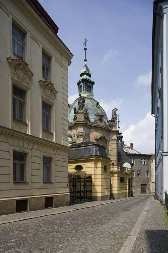 无人,教堂,竖图,室外,白天,城市,建筑,街道,欧洲,云,天空,摄影,宗教,基督教,宗教建筑,都市风光,捷克共和国,灵性,摩拉维亚,彩图,旅行