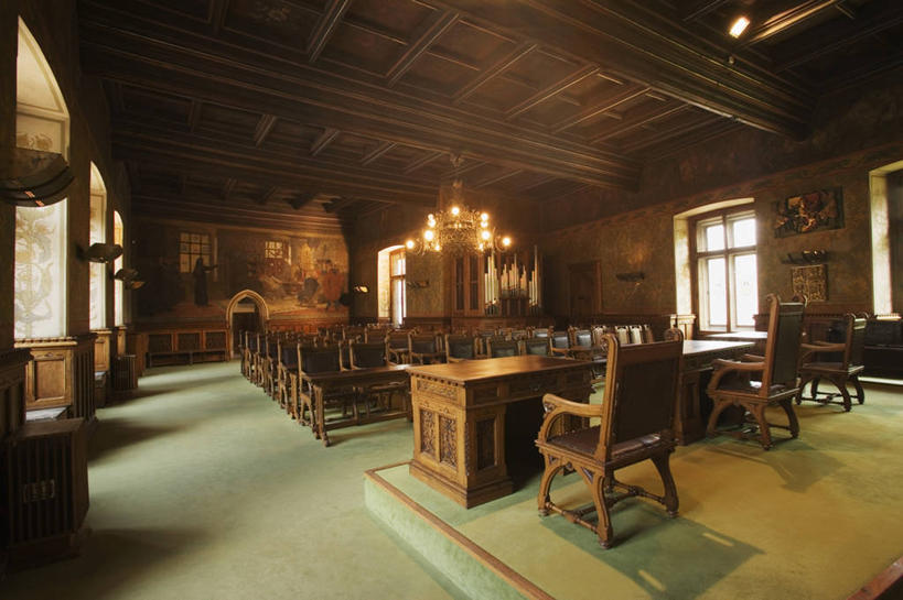 无人,横图,室内,家具,建筑,椅子,欧洲,捷克,光,法院,光亮,书桌,座位,地标建筑,摄影,照亮,政府大楼,照明设备,政府,水晶吊灯,中欧,捷克共和国,波西米亚,库特纳霍拉,彩图,旅行,联合国教科文组织,法律,法律体系