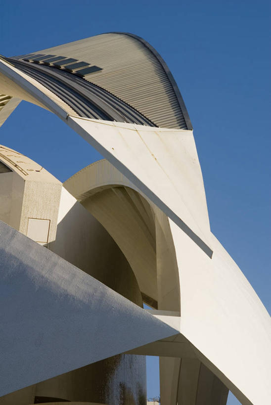 无人,工程师,建筑师,博物馆,竖图,室外,白天,仰视,城市,建筑,西班牙,欧洲,歌剧院,现代,天空,地标建筑,摄影,地中海文化,都市风光,伊比利亚半岛,万里无云,管理,会堂,巴伦西亚省,巴伦西亚,建筑工程师,设计,彩图,低角度拍摄,旅行,艺术科学城,画则师,图则师,则师,评估,人员,圣地亚哥.卡拉特拉瓦