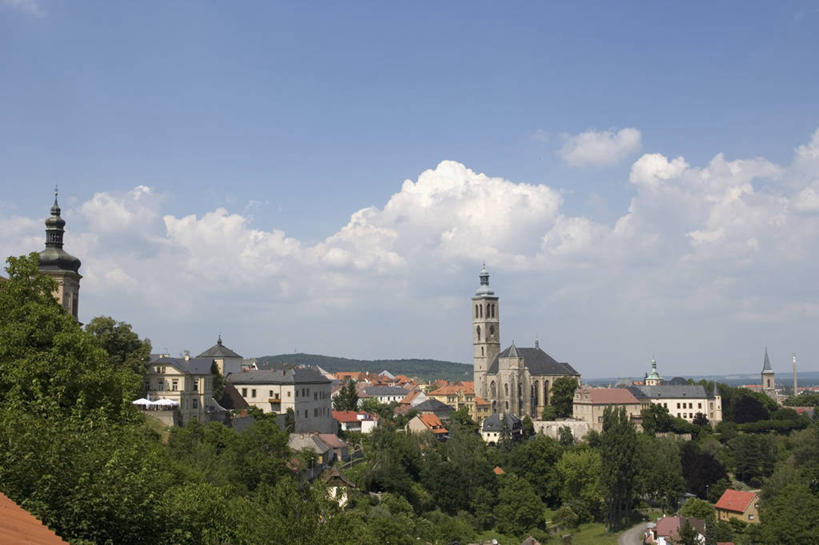 无人,教堂,横图,室外,白天,度假,美景,城市风光,城市,建筑,欧洲,捷克,景观,云,塔,娱乐,树,天空,地标建筑,享受,休闲,景色,放松,摄影,宗教,基督教,宗教建筑,都市风光,中欧,捷克共和国,波西米亚,灵性,库特纳霍拉,彩图,旅行,联合国教科文组织