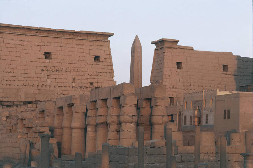 太阳穴,无人,横图,室外,白天,建筑,埃及,柱子,砖,联合国,历史,废墟,地标建筑,摄影,中东,北非,中东文化,埃及文化,古埃及文明,古代文明,底比斯,彩图,旅行,联合国教科文组织